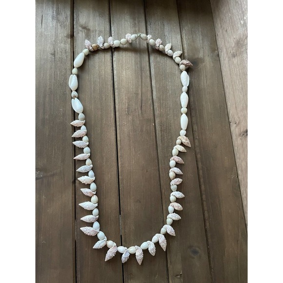 Vintage Shell Lei - Necklace - Rare LARGE Shells - 30” - Picture 2 of 8